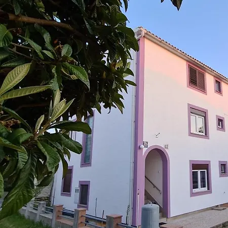 Jelena Apartman *