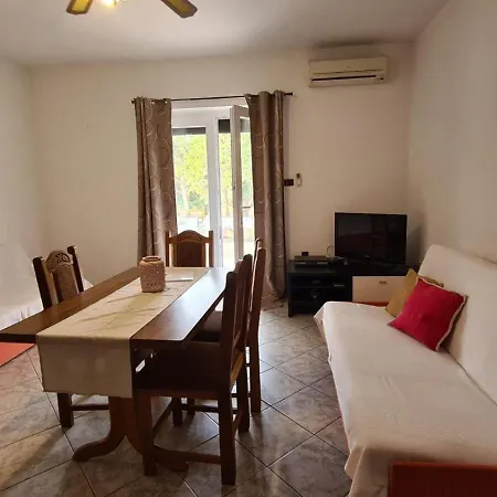 Jelena Apartman *